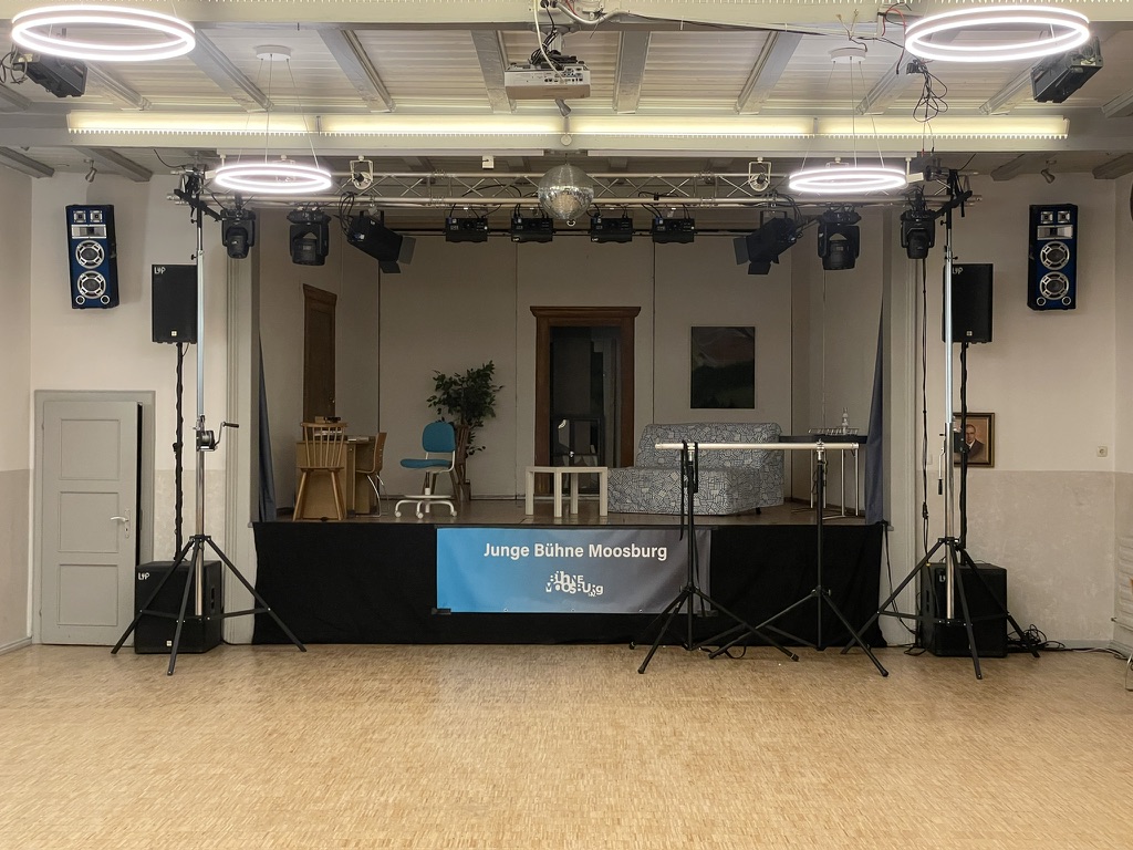 Theateraufführung "Das Verschwundene Studium", Bild 1 von 3